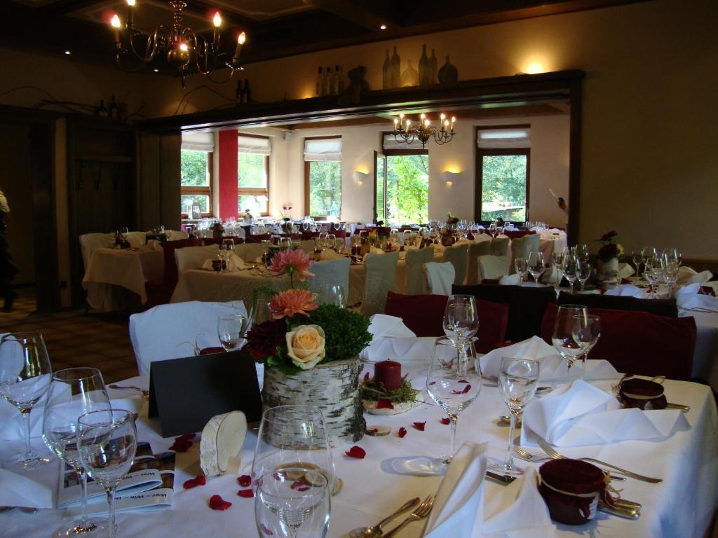 Hotel Restaurant Paradeismuehle Klingenberg am Main Buitenkant foto
